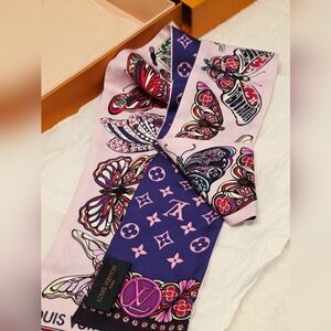 Authentic Louis Vuitton World of Love Silk Bandeau scarf